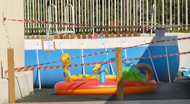 Bimbo di tre anni rischia di annegare nella piscina dell'asilo: è grave