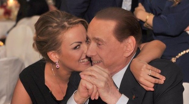 Francesca Pascale: non so come il mio Silvio mi sopporta ancora ma stiamo insieme