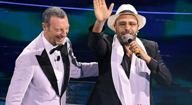 Sanremo 2023, Checco Zalone verso il ritorno: Amadeus ha convinto il comico al bis