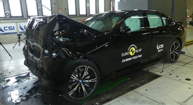 BMW Serie 5 durante i crash test