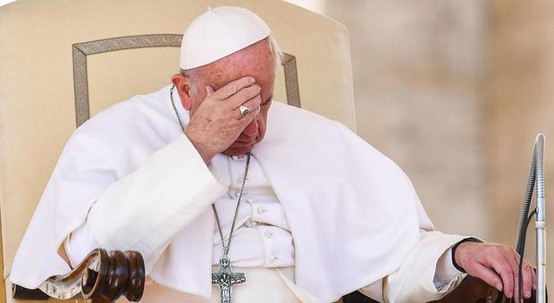Papa accusato di eresia, il Vaticano blocca il sito per aderire alla petizione contro Bergoglio