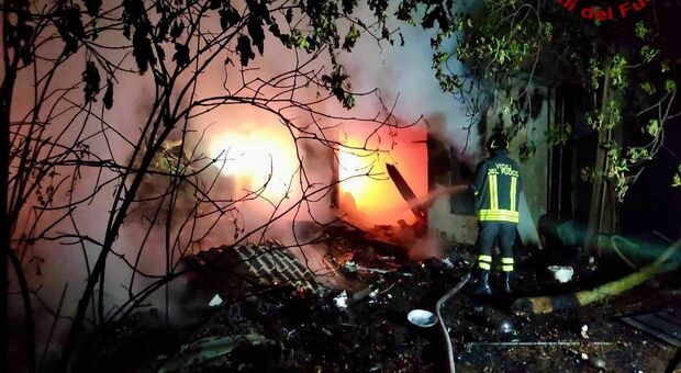 Monselice. Incendio in un'abitazione durante la notte: distrutto tutto il materiale contenuto all'interno della proprietà