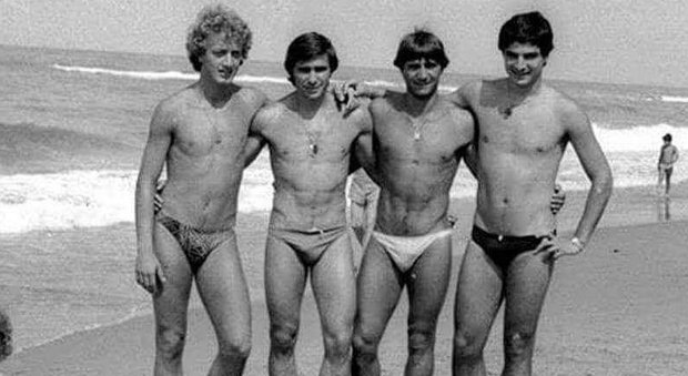 Calcio d'altri tempi: Conti, Di Bartolomei, Giordano e Di Chiara fotograti in spiaggia negli anni '70