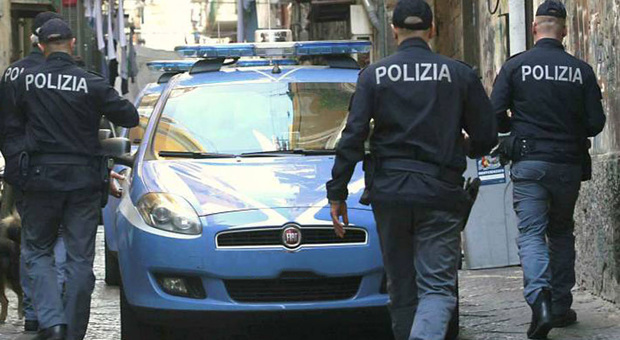 Spaccio di droga dai domiciliari, arrestato 49enne a Napoli