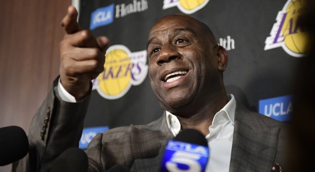 Magic Johnson annuncia a sorpresa le dimissioni dalla presidenza Lakers