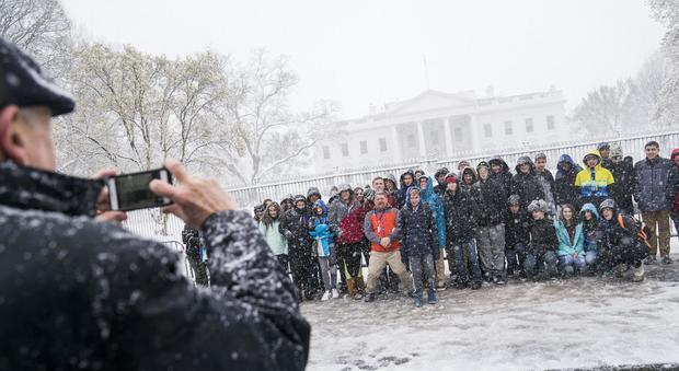 Bufera di neve negli Usa, quasi 4mila voli cancellati: chiusa anche la Casa Bianca