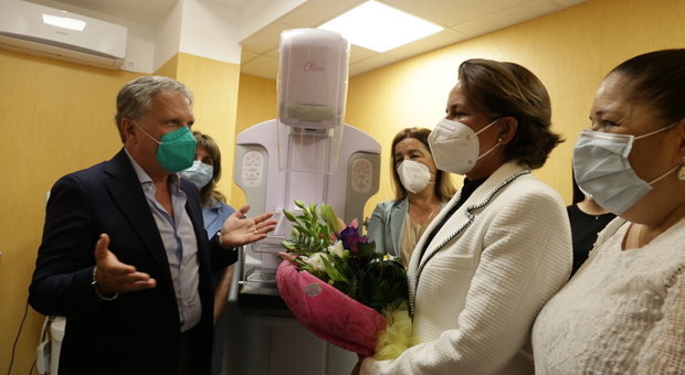 Prevenzione oncologica, a Ischia la nuova tecnologia donata all’Asl dalla Fondazione Leonessa