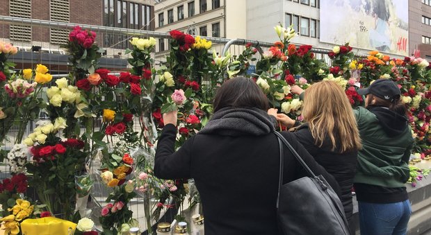 Stoccolma, al sospetto attentatore era stato rifiutato asilo. Identificate le vittime dell'attacco