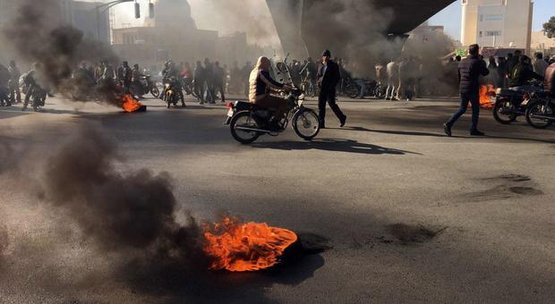 Iran, fonti di Teheran: 12 vittime da inizio proteste