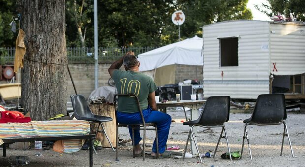 Roma, arriva il bonus per i rom: 10mila euro per trovarsi una casa e lasciare i campi. Il piano del Comune