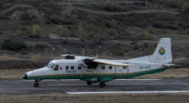 Nepal, aereo precipita nella giungla con 23 persone a bordo