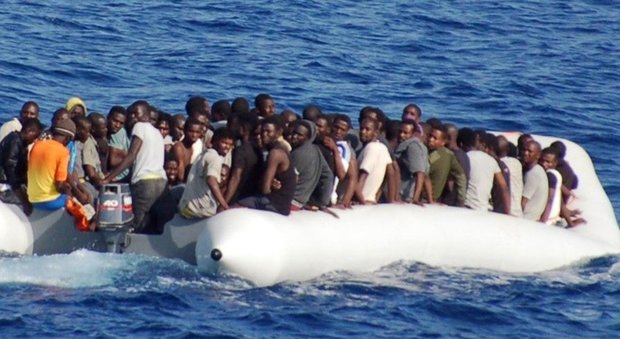 Migranti, per la strage dei profughi indagati gli ufficiali di Marina