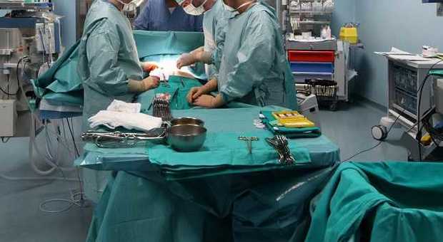Lecce, lo operano per un'ernia ed esce dall'ospedale con un testicolo in meno: medici condannati