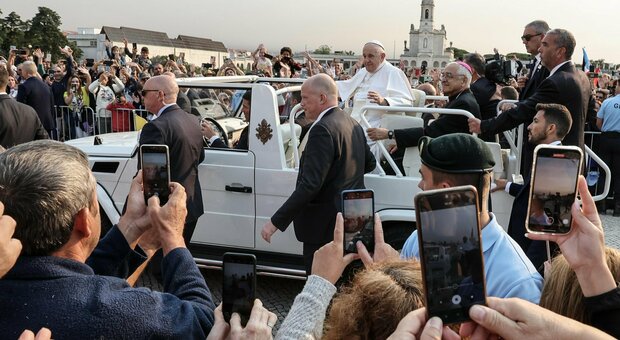 Papa Francesco a Fatima: «La Chiesa è senza porte, è aperta a tutti»