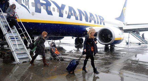 Cinque ore di ritardo sul volo Bergamo-Bari: Ryanair deve risarcire 9 passeggeri