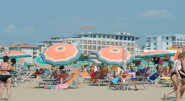 La più grande spiaggia “digitale”: tintarella e tuffi con wi-fi gratuito