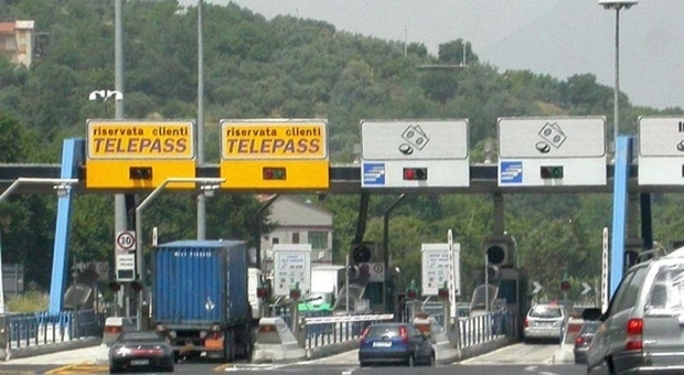 Campania, non paga il pedaggio autostradale e viene arrestato