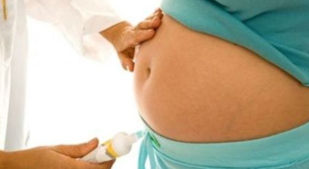 Urla, insulti e ceffoni in strada con la donna incinta: finisce in ospedale e partorisce una bimba prematura