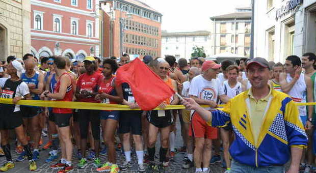 Terni, grande festa alla maratona delle acque la ternana Fabiola Cardarelli vince tra le donne