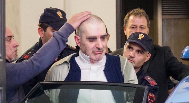 Perugia, armato di coltello in tribunale: ambulanza sul posto, feriti due giudici