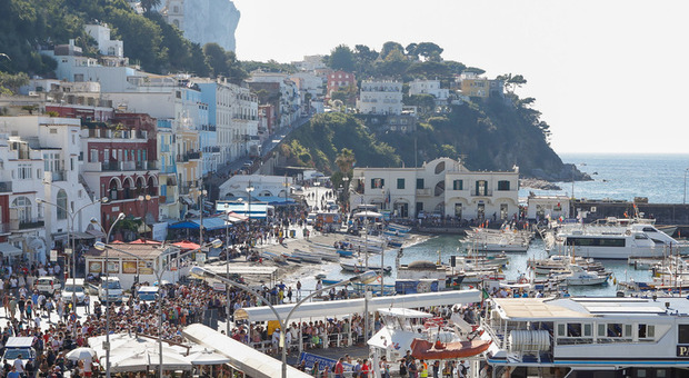 Capri, 31enne nasconde cocaina nei pantaloni: arrestato al porto
