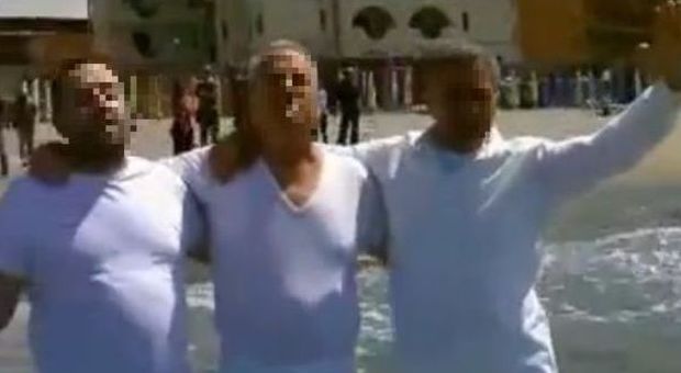 Napoli. Latitante catturato dopo battesimo: tradito da video postato su YouTube