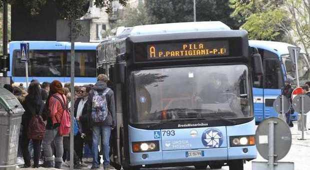 L'Umbria resta a piedi mercoledì Sciopero per autobus, traghetti e treni