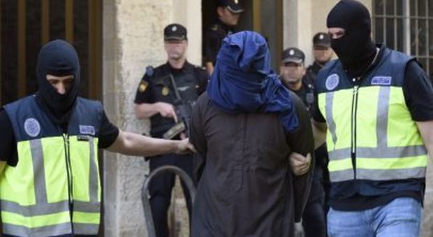 L'operazione che ha portato all'arresto di sei presunti jihadisti