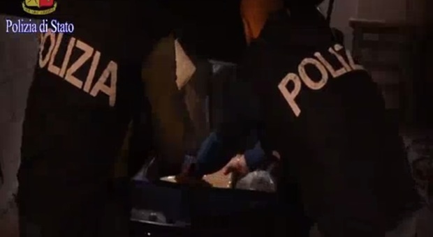 Roma, utilizzavano box auto per spacciare hashish e marijuana al Tufello: arrestati 6 pusher