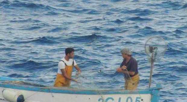 "Io e papà in barca di notte, così salviamo i migranti"