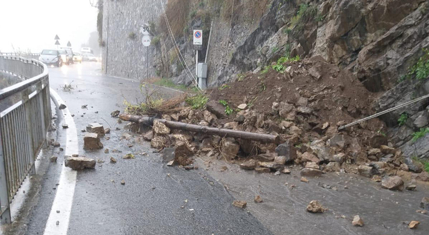 Maltempo in Campania, crolla rudere a Tramonti: tre famiglie evacuate nella notte