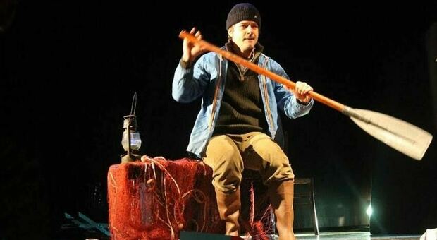 Ettore Bassi è «Il sindaco pescatore», la storia di Vassallo in scena al teatro Sannazaro
