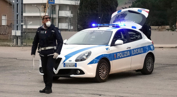 Roma, incidente a Casal Boccone: due auto contro uno scooter, muore il motociclista di 56 anni
