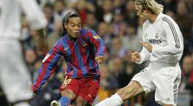 Ronaldinho-Beckham ai tempi di Barcellona-Real Madrid