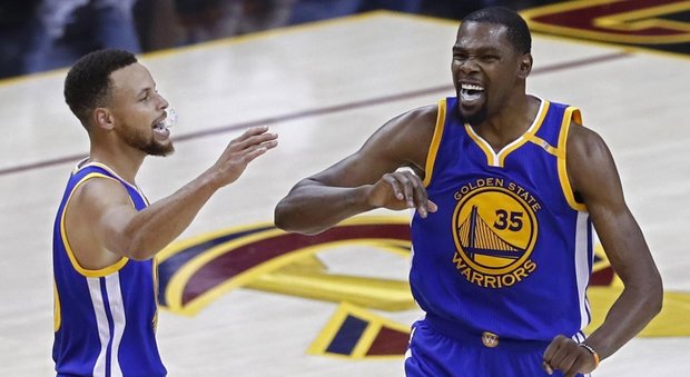 Warriors stratosferici: Golden State vince anche a Cleveland e va 3-0