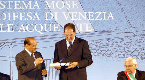 L'inaugurazione dei lavori del Mose con Berlusconi e l'allora sindaco di Venezia Paolo Costa