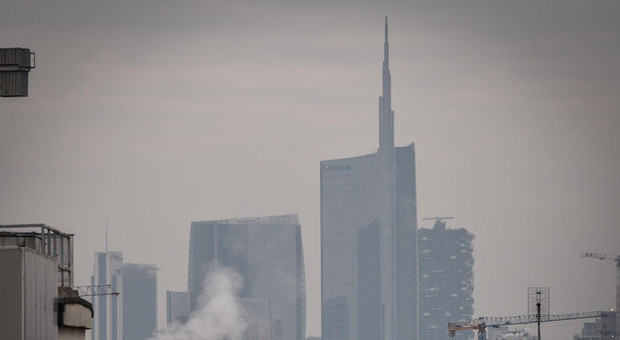 Smog: Milano chiede a Ue 3,5mld per autobus a emissioni zero