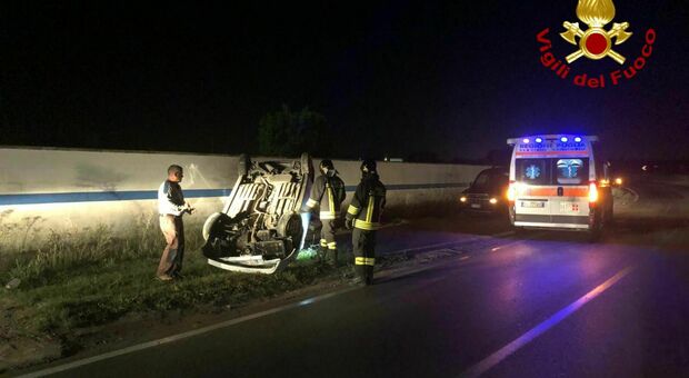 Incidente sulla provinciale tra Surbo e Trepuzzi: l'auto si ribalta, soccorso diciannovenne
