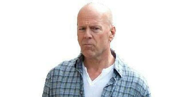 Bruce Willis e la malattia: le difficoltà a ricordare le battute e l'incapacità ad esprimersi, così scoprì la demenza frontotemporale