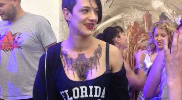 Asia Argento all'Expo con un nuovo tatuaggio