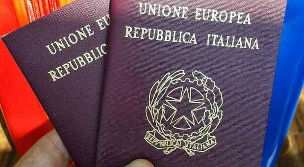 Rilascio del passaporto per motivi urgenti, apertura straordinaria in Questura e nei commissariati della provincia di Ancona: ecco date e orari
