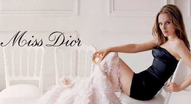 L'attrice in posa per l'ultima campagna di Miss Dior