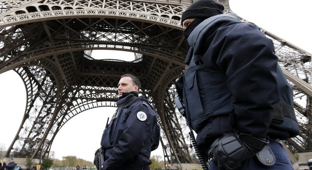 Parigi, preparavano attentato kamikaze in sito turistico: quattro arresti