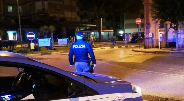 Coprifuoco a Napoli, due locali chiusi dalla polizia tra Coroglio e i Decumani