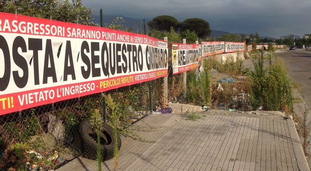 Ex campo rom di Ponticelli, il Comune di Napoli rimuoverà baracche e rifiuti speciali: nascerà un parco