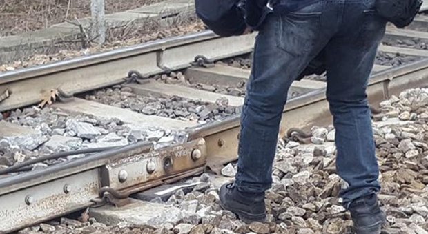 Milano, treno deragliato: operai sorpresi a lavorare in area sequestrata vicino al "punto zero"
