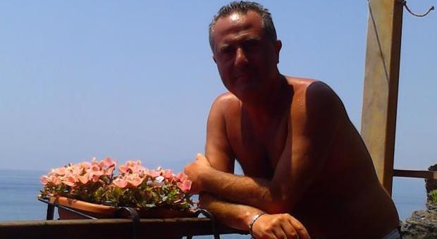 Schianto in costiera amalfitana, moto contro bus: muore Antonio infermiere di 54 anni