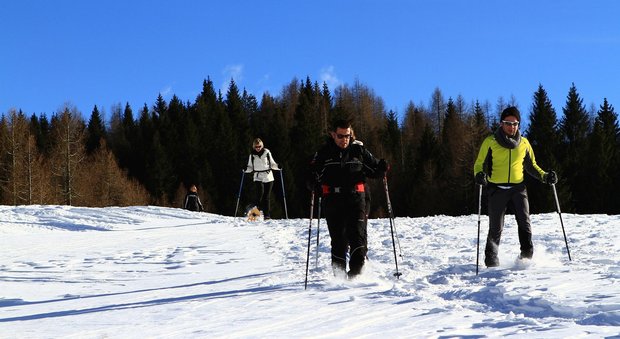 Monti, mercatini e presepi: la magia di Natale tra sci e sport invernali