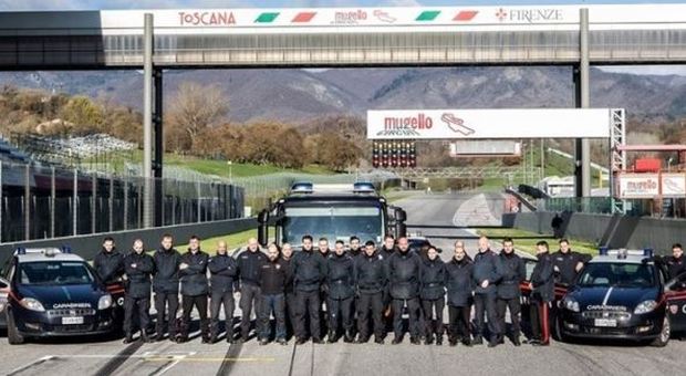 Carabinieri sulla pista dei campioni: l'addestramento alla guida è sul circuito del Mugello