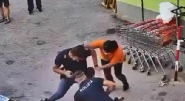 «Insulti razzisti dei poliziotti contro di me», la Questura smentisce commerciante cinese del caso Frattamaggiore